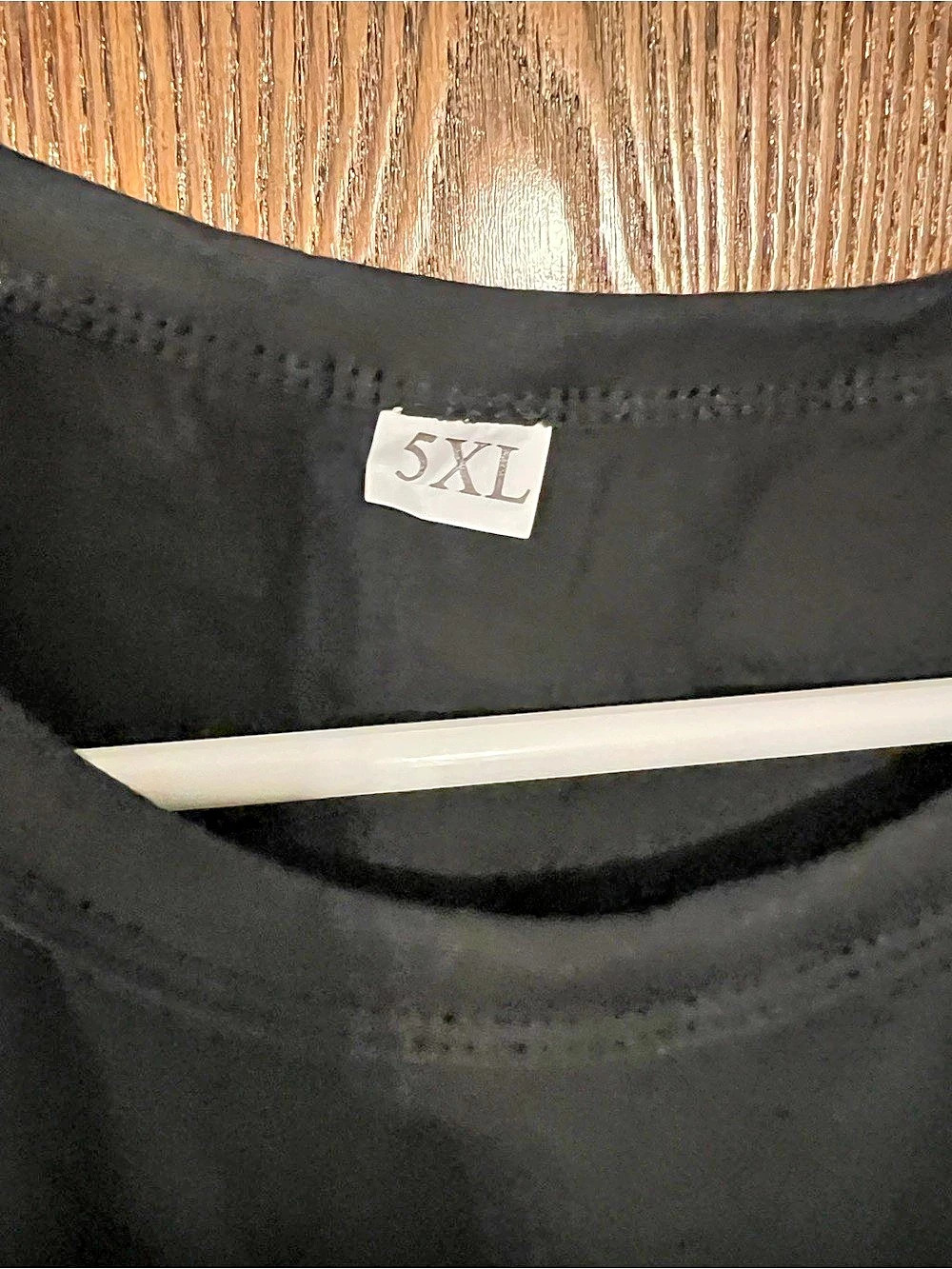 Graphic Tee in Black & White Size 5XL Like New - Picture 2 of 2